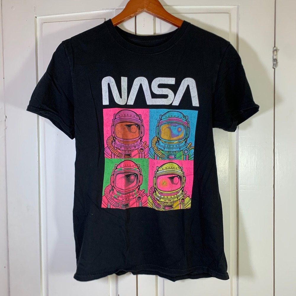 NASA Hyper Space Mens Graphic Tee Black Pop Art Astronaut Shirt M Distressed